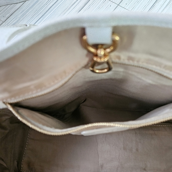 Loewe Madrid Heritage Pebbled Leather Tote Bag in Off White - Picture 12 of 16